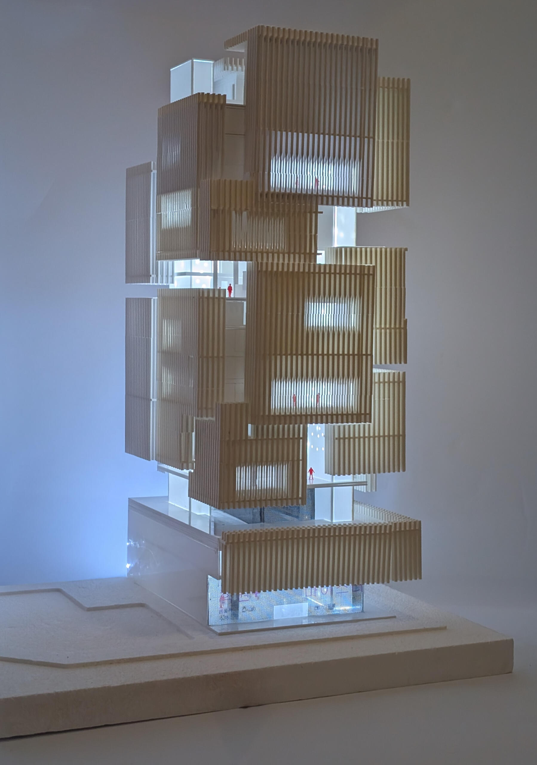 Full model showcasing the facade&#39;s blurred moments of transparency.